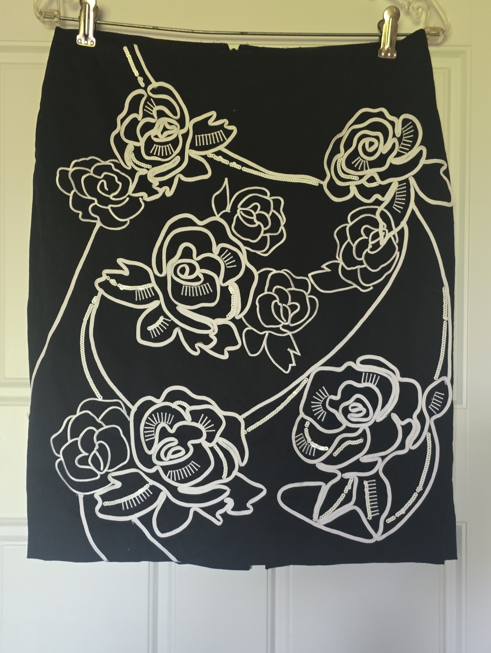 White House Black Market Black with White Floral Outline Pencil Skirt.